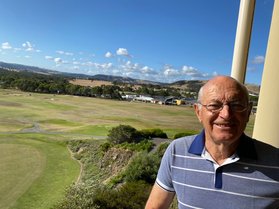 Australien - Victor Harbor - von Goolwa fuhren wir dann zu unserer Unterkunft im Golfhotel in Victor Harbour. Schöne Aussicht vom Balkon unseres Apartment auf den Golfplatz und Umgebung.