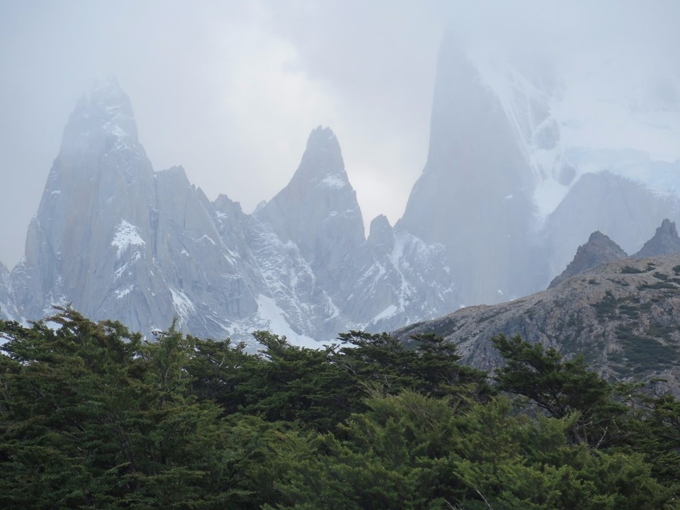 Argentina - El Chaltén - 4e jour : on reste au campement pour retenter et essayer de voir le fitz roy totalement degage. Verdict : pas le bon jour....on finit le trek