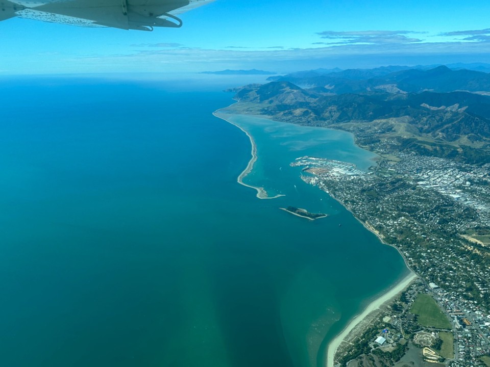 Neuseeland - Nelson - …und dann in den Tasman Nationalpark bei strahlendem Sonnenschein rein geflogen und wenn ich mir überlege, dass 10 Minuten Rundflug über den Lake Taupo 150,-$ gekostet hätten, dann waren die 45 Min für 160,-€ Ja ein super Schnäppchen 😎