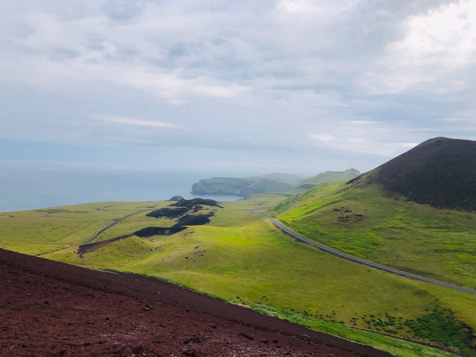 Island - Vestmannaeyjar - Schon sind wir am Kraterrand…