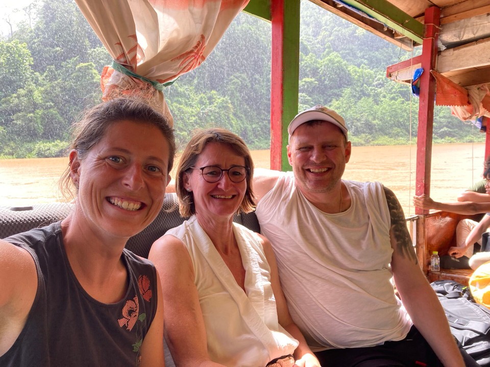 Laos - Pakbeng - Beate und Thomas aus Thüringen sitzen die Fahrt über neben mir 😅