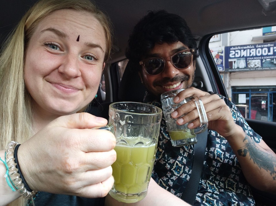 Indien - Coimbatore - Zuckerrohrsaft mit Zitrone und Ingwer, wie jedes indische Essen very health😇