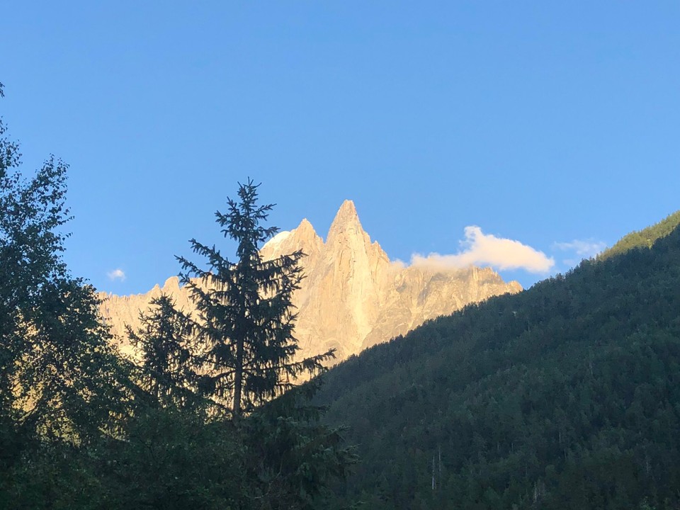 Frankreich - Chamonix - Von der Abendsonne rötlich gefärbt - noch einmal unser Ausblick. 