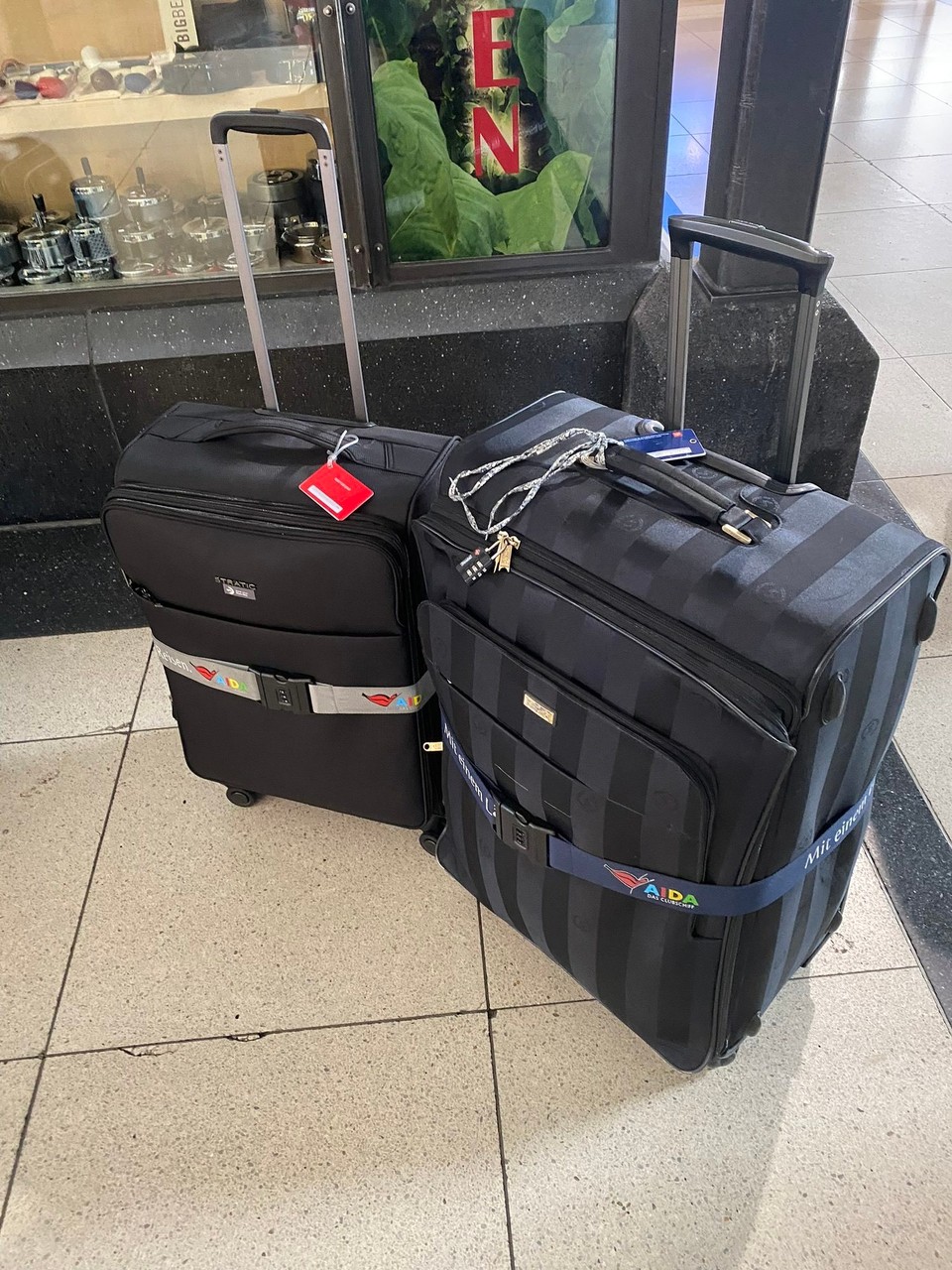 Deutschland - Kassel - Viel Luft im Koffer. Wir wollen ausgiebig shoppen, da braucht man Platz. Deshalb soviel Gepäck.