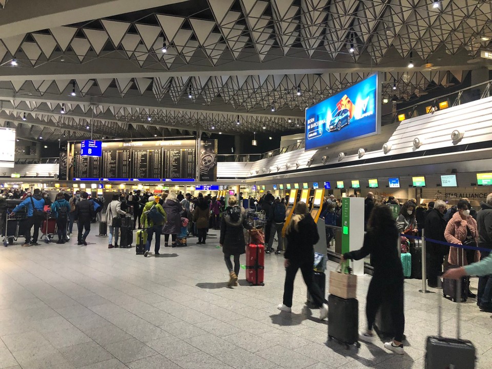 Deutschland - Frankfurt am Main - Soviel zum Thema „die Leute sollen zu Hause bleiben“. Hier ist ganz schön was los. 