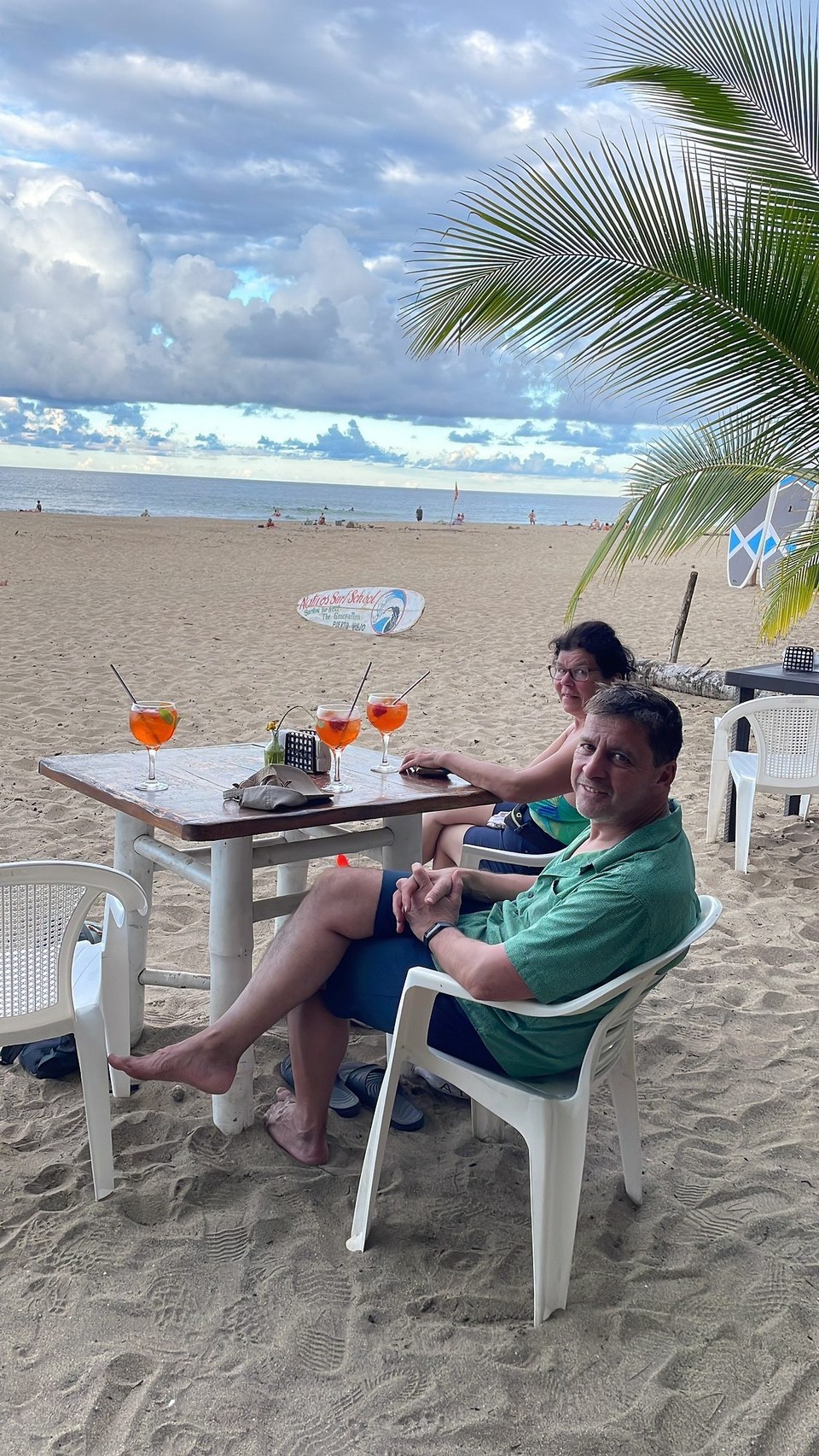 Costa Rica - Talamanca - 4. Stop: Cocles - zum Tourabschluss gab es noch einen Aperol in der Abenddämmerung 🍷 