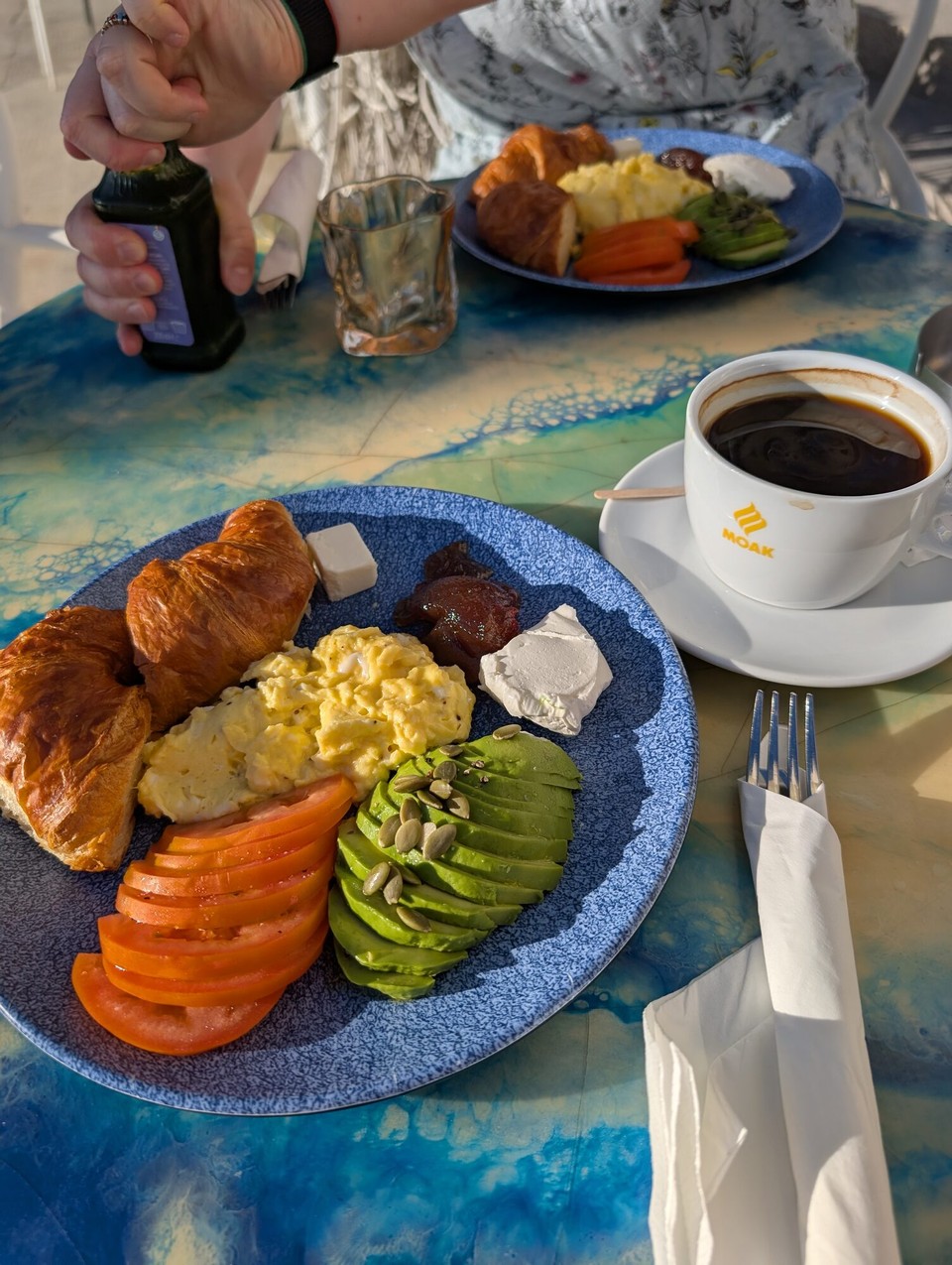 Malta - Valletta - Das Frühstück ist so bunt wie die Häuser hier.