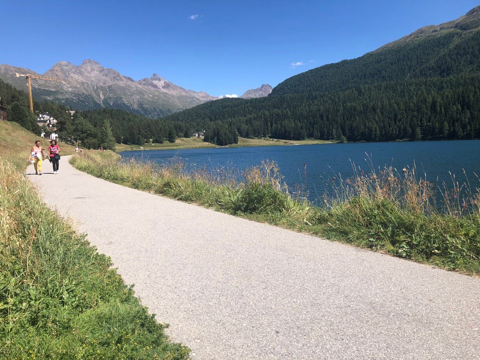Schweiz - St. Moritz - …rund um den See ein schöner Spazierweg Radfahrer nein...