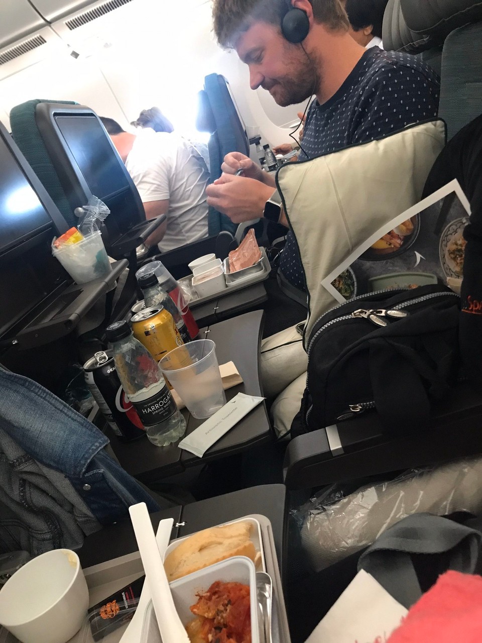 Australien - Melbourne - Einfall der Flodders..... wenn man schon eine ganze Reihe für sich hat muss der Platz auch genutzt werden 😂