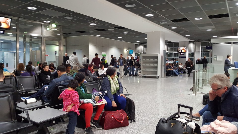 Deutschland - Frankfurt am Main - Hoffentlich sitzen die Kids bei Marius auf dem Schoß und nicht bei mir😉