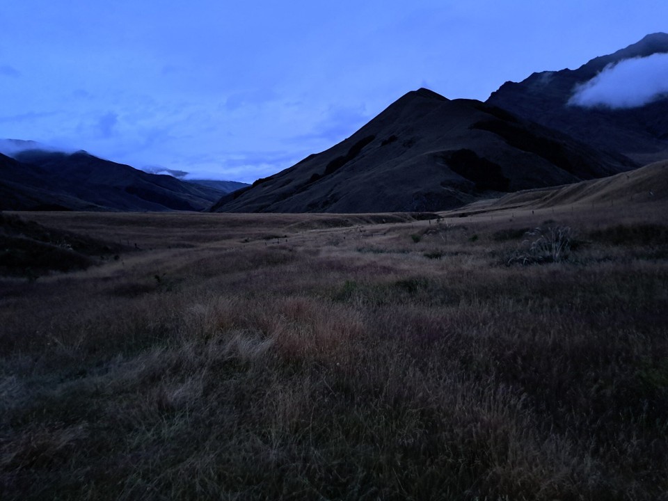 Neuseeland - Arrowtown - Frühmorgens in die Berge 