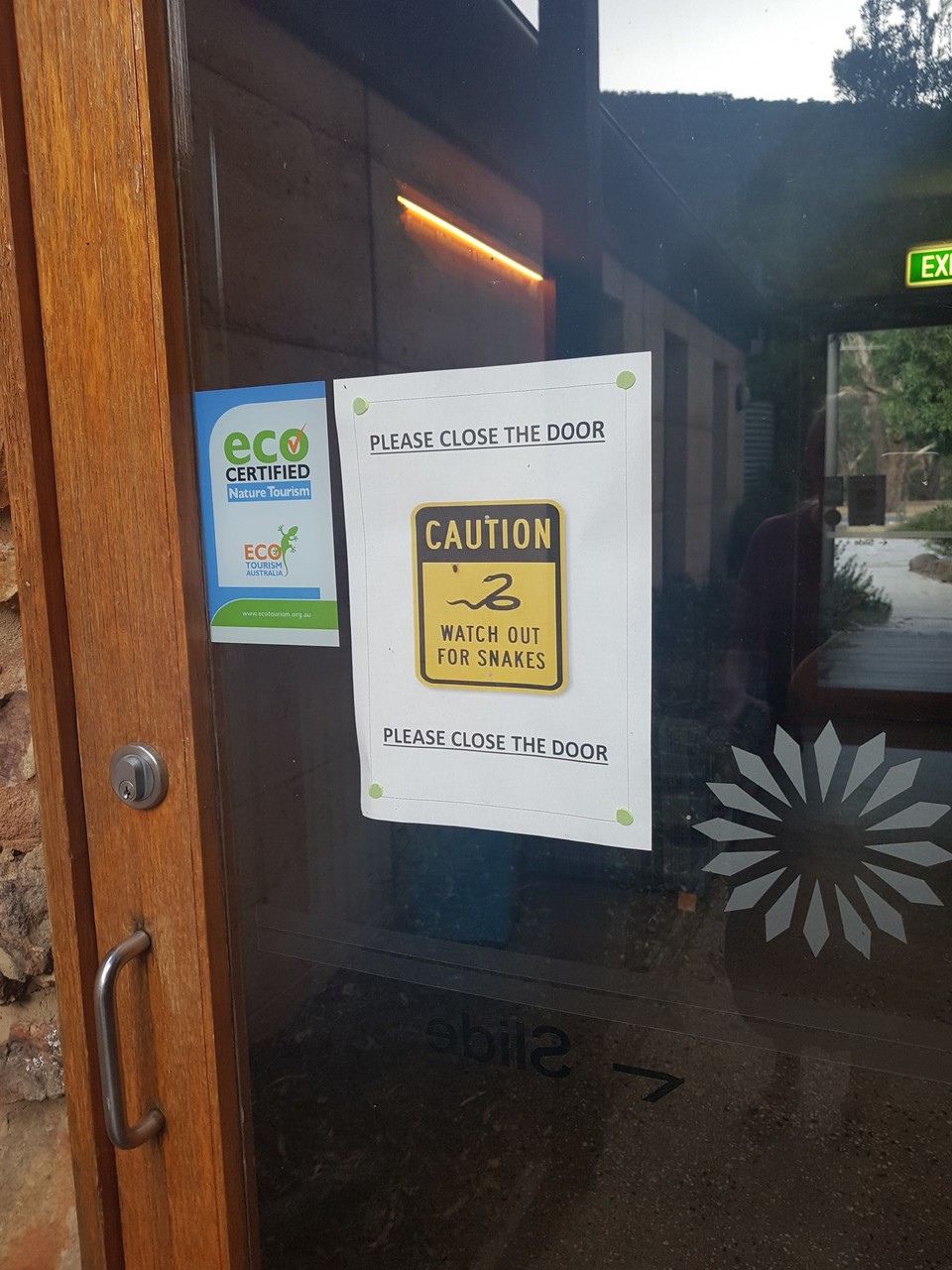 Australien - Halls Gap - Bitte keine Schlangen im Hostel.