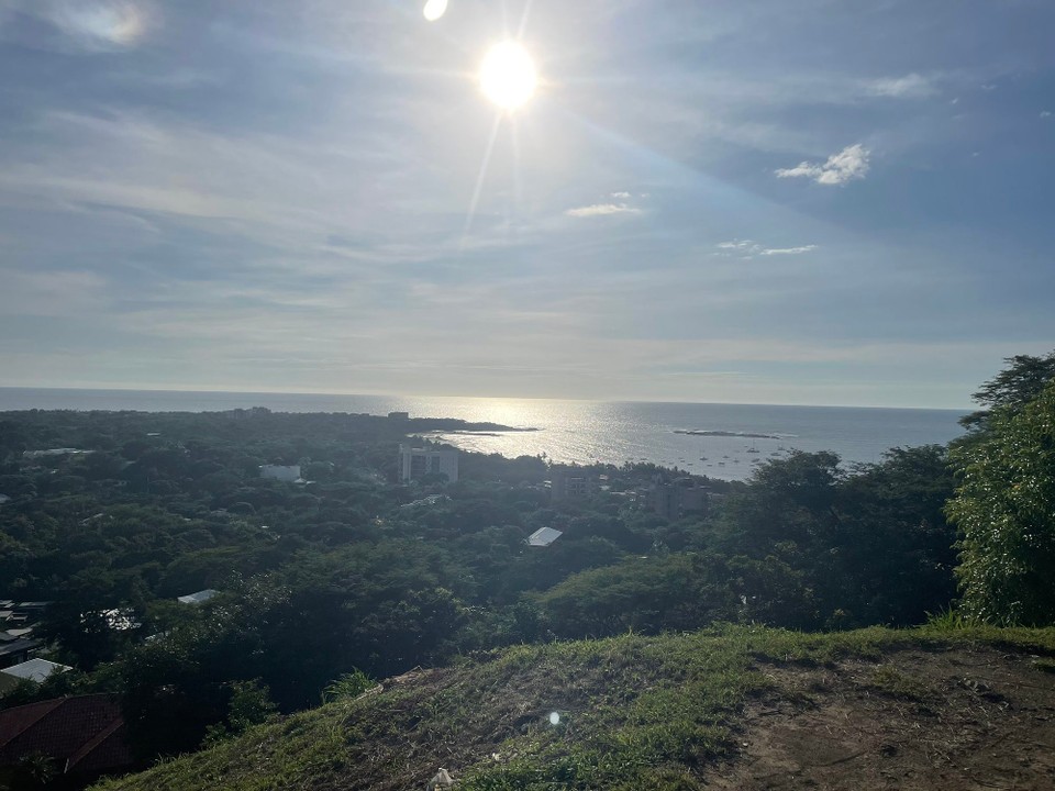 Costa Rica - Santa Cruz - Noch ein Spaziergang zurück zum Surfcamp ⛺️ 