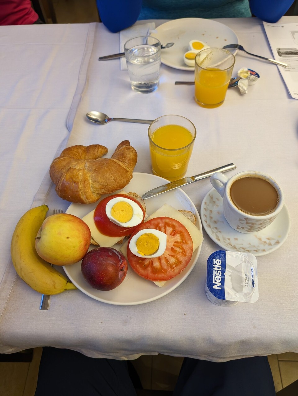 Spanien - Portomarín - Nach dem reichhaltigen Frühstücksbuffet geht's los.