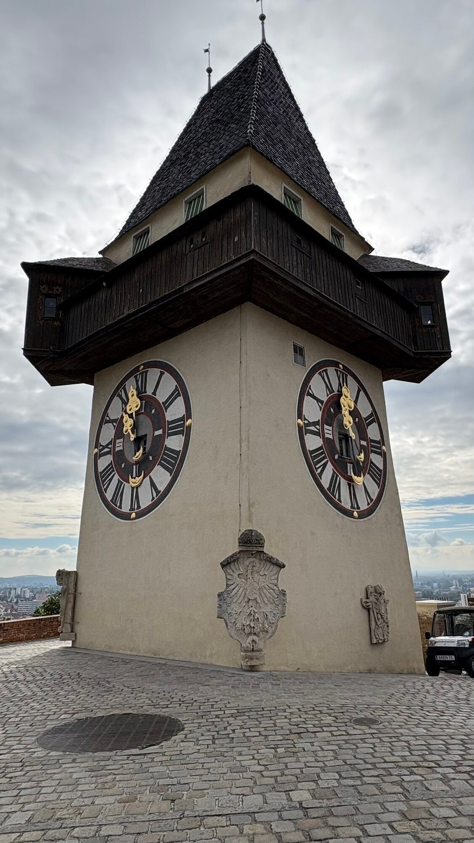 Österreich - Riegersburg - Das Grazer Wahrzeichen: der Uhrturm 
