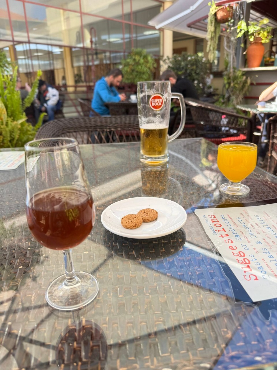 Portugal - Funchal - ein Madeirawein und ein Poncha