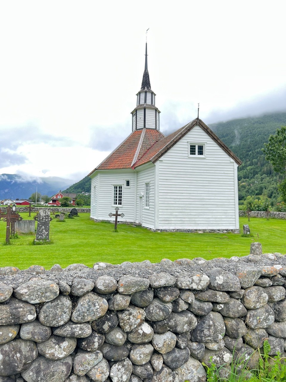 Norwegen - Åndalsnes - Die Rosenkirche
