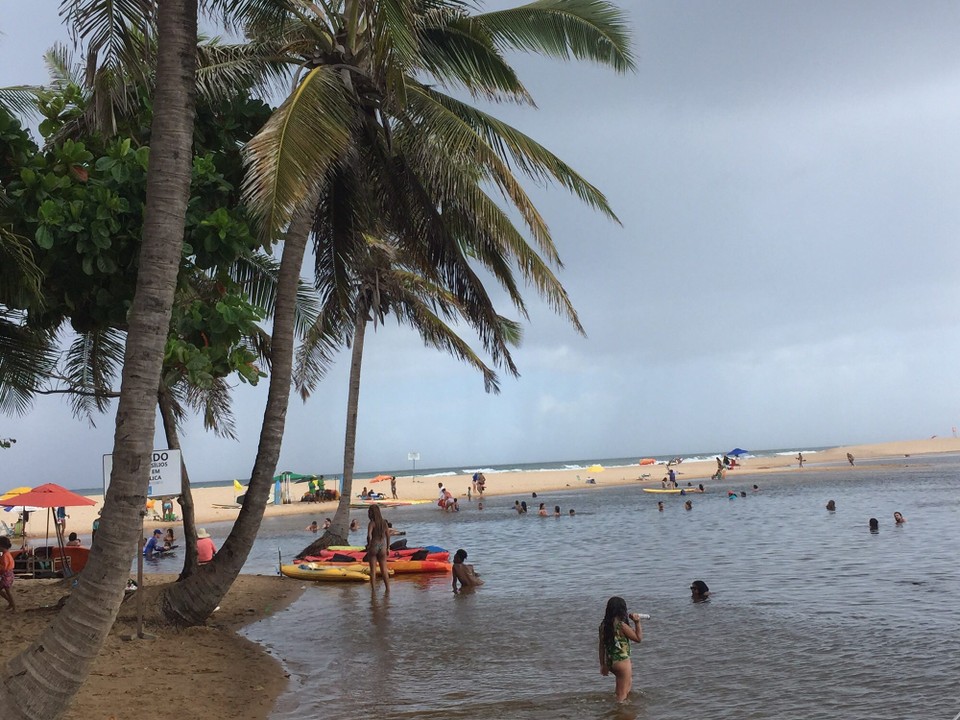 Brasilien - Jandaíra - Imbassai Flusd Hintergrund Meer