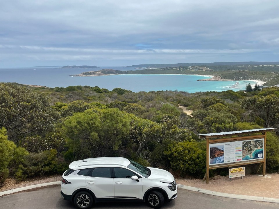 Australien - Esperance - Heute war ein sehr entspannter Tag. Wir haben sehr lange geschlafen und sind dann mit dem Auto den Great Ocean Drive abgefahren. Eine Küstenstraße mit mehreren Stopps.