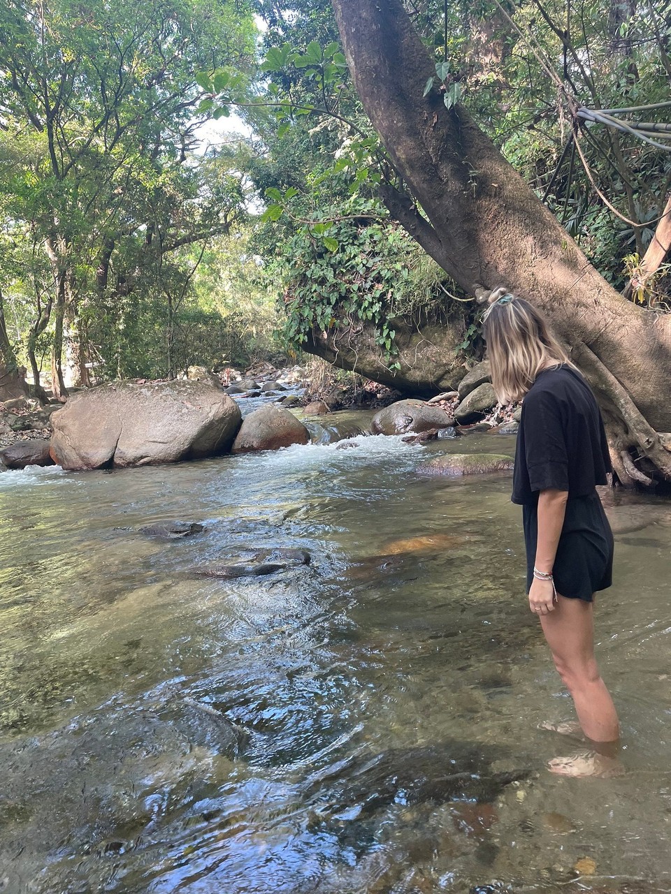 Kolumbien - Santa Marta - Nach dem Mittagessen noch am Fluss abkühlen 💧 