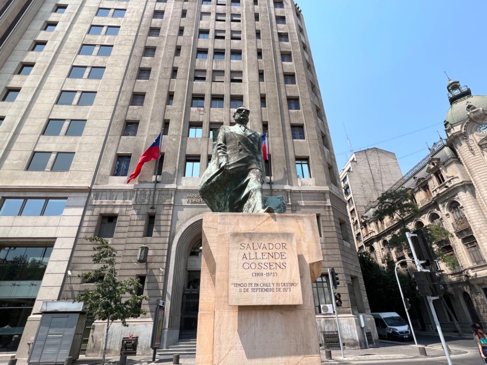 Chile - Santiago - One of the many Chilean statutes of previous prime ministers 