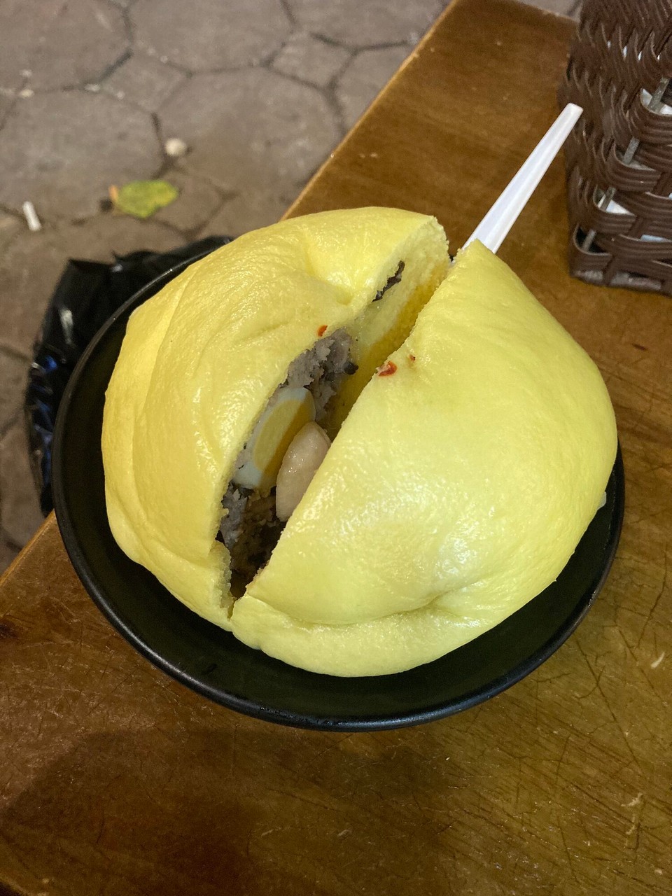 Vietnam - Hanoi - Gefüllt mit Schwein und Ei 🤤