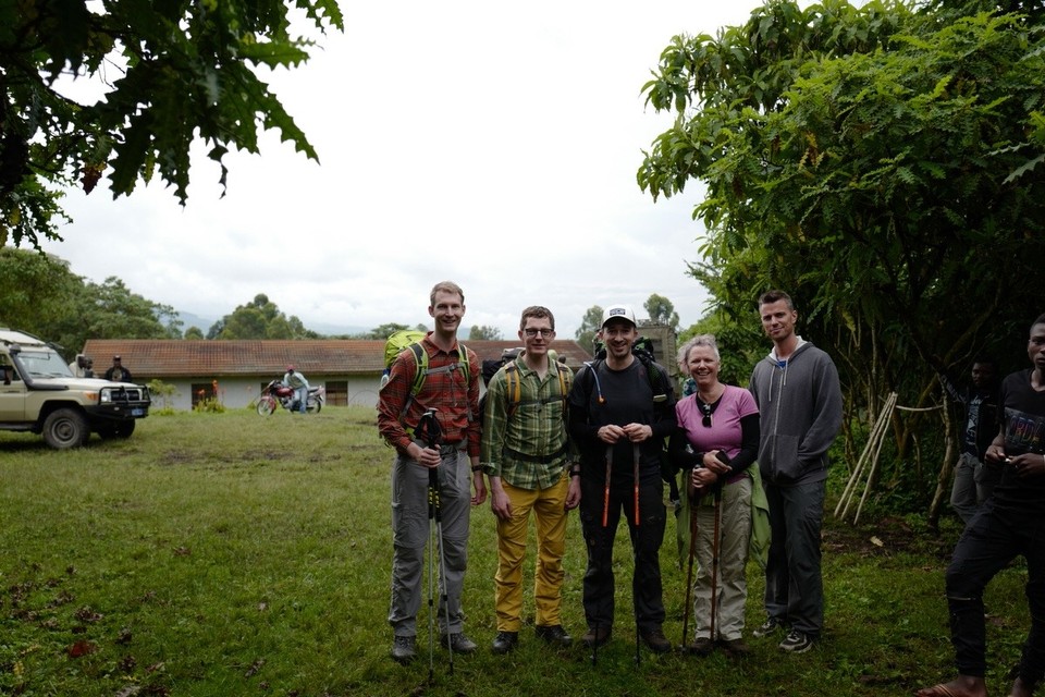 Democratic Republic of the Congo -  - Wir haben sehr viel Glück mit unserer Gruppe, nur zwei weitere Teilnehmer stoßen zu uns. Die Gruppen vor und nach uns bestehen aus mindestens 20 Personen, begleitet von ca. 10 Mitarbeitern.