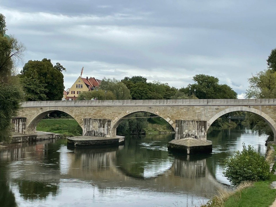 Deutschland - Regensburg - Ankunft an der Steinbrücke 