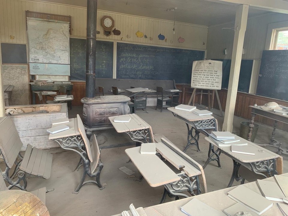 USA - Lee Vining - Schule