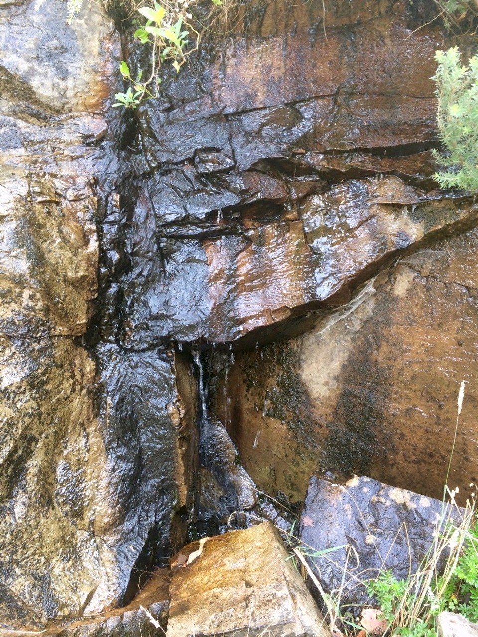 Australia - Glenisla - A tiny waterfall! About 30 cm deep :)