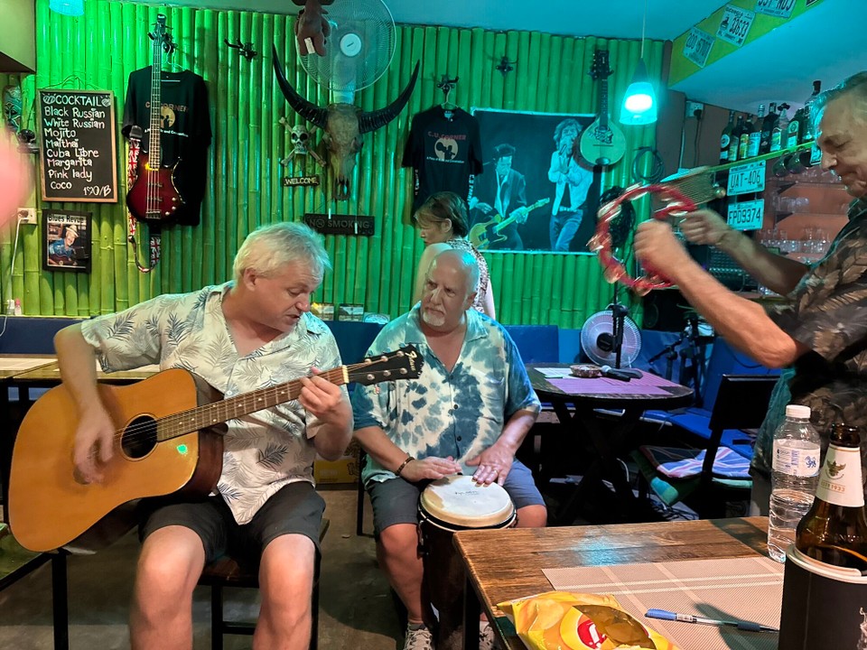 Thailand - Mueang Chiang Mai - Open mic night in C U Corner