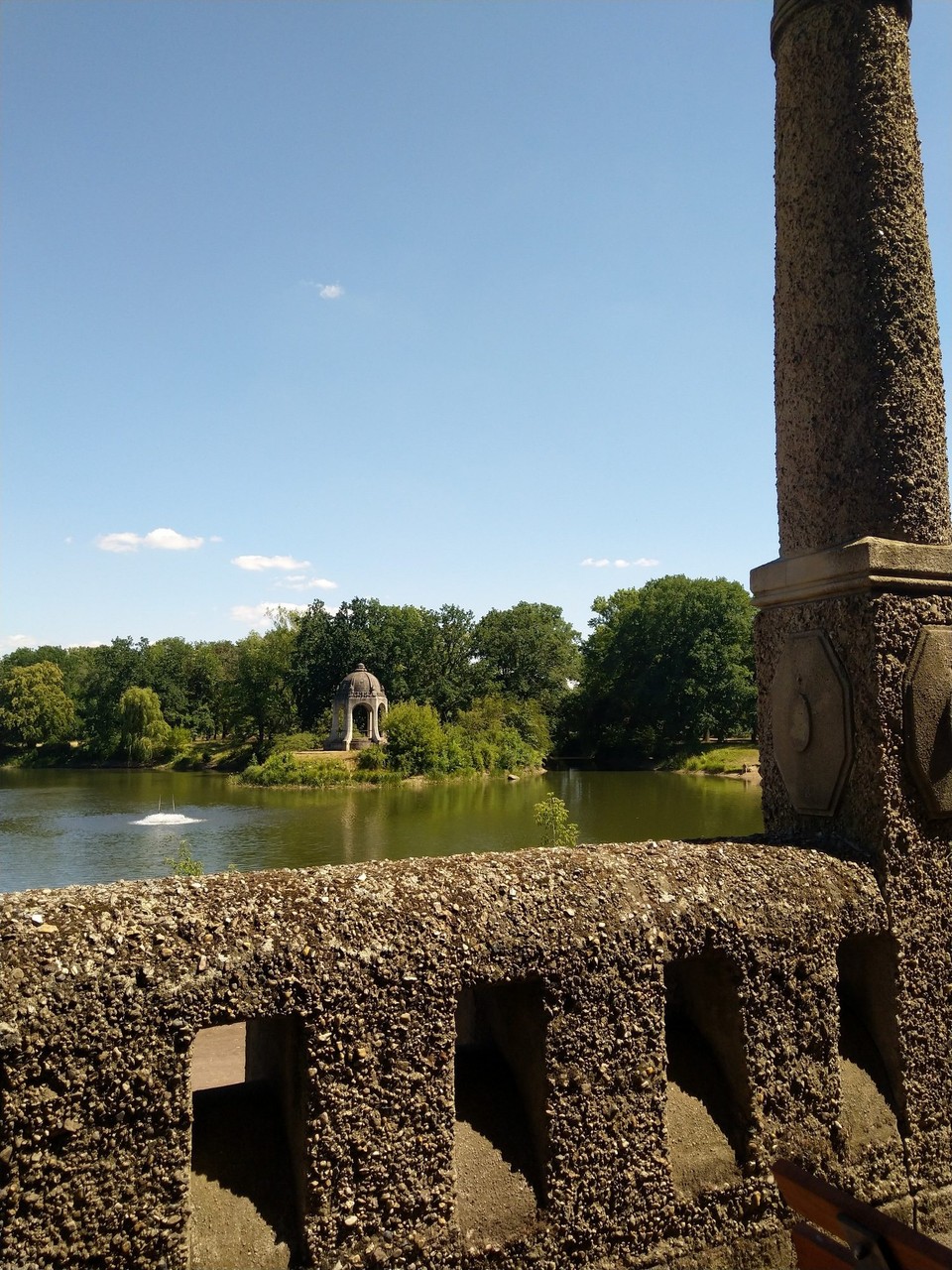 Deutschland - Magdeburg - Zum Abschluss sind wir noch ein Stündchen kreuz und quer durch die Parks, und die Straßen geradelt. Eine gute Art, eine Stadt zu entdecken.
Herzlichen Dank, mein Felix, für diesen wunderbaren Tag. Ich bin ganz beseelt.