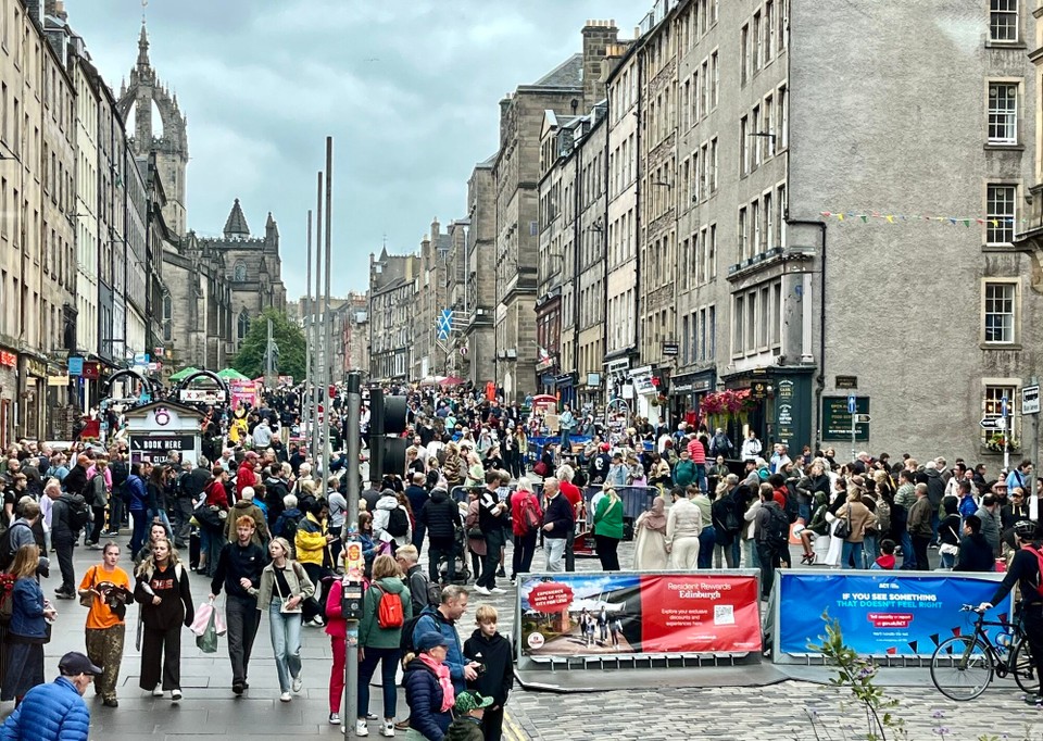 Royaume-Uni - Edinburgh - Toujours beaucoup d’animation dans les rues! 