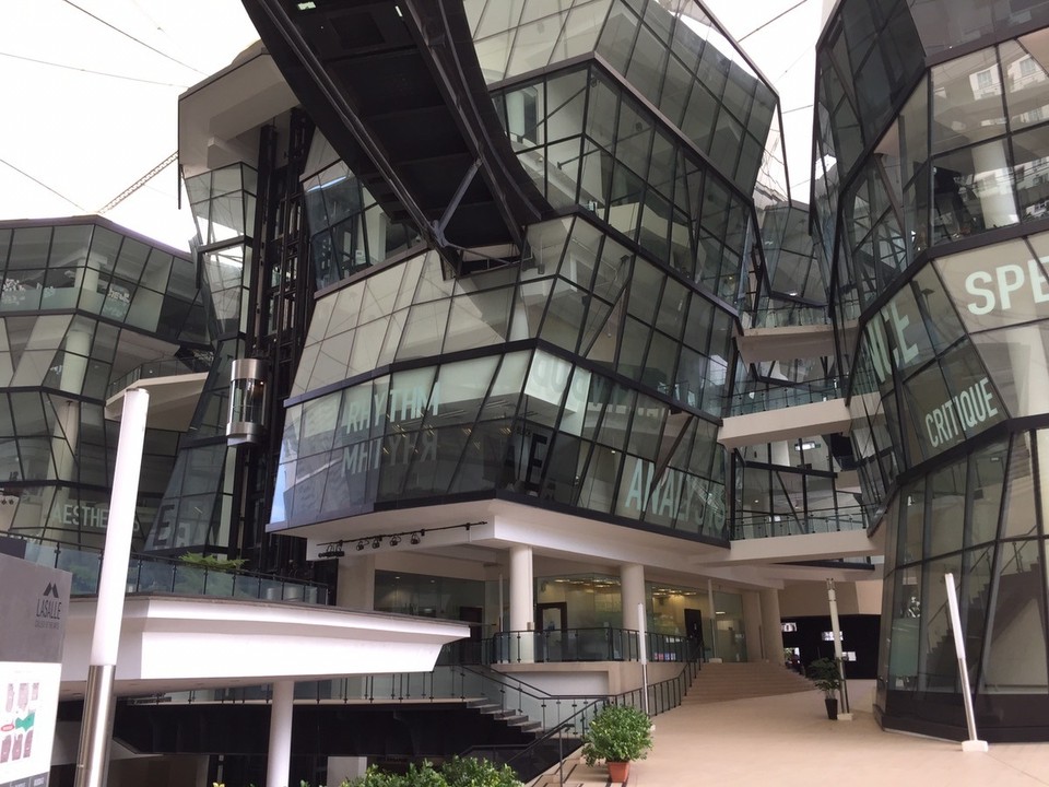  - Singapur, Singapur, 600 North Bridge Road - Moderne Architektur Lasalle Kunsthochschule 