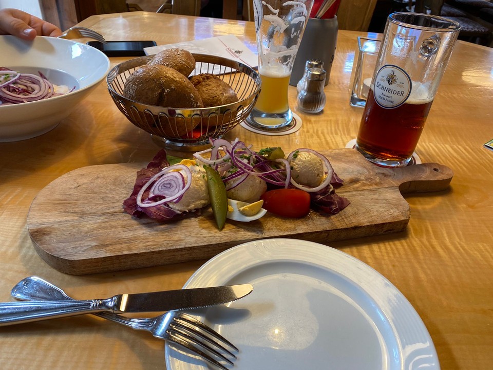 Deutschland - Kelheim - Brotzeit 1: Obazda
