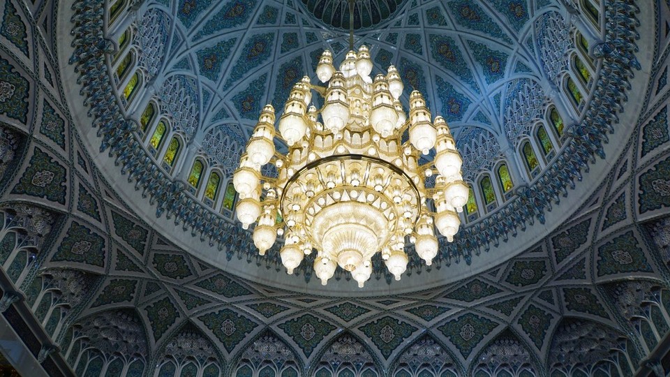 Oman -  - Kronleuchter wiegt 8 Tonnen