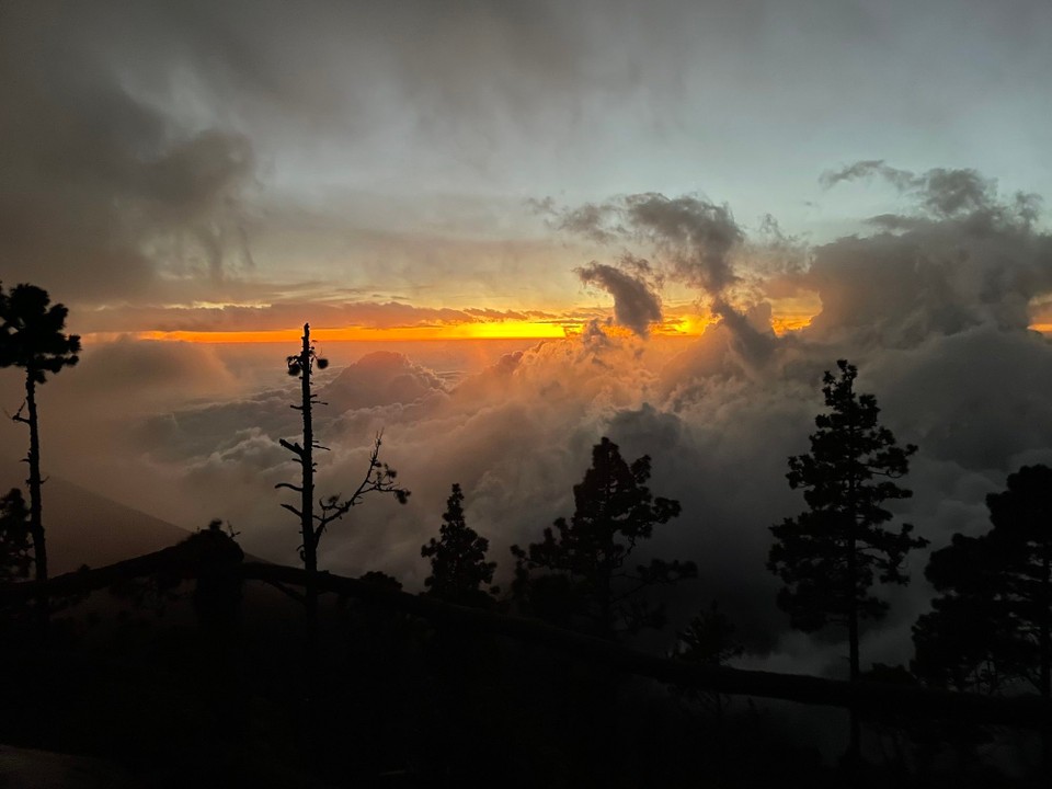 Guatemala - Acatenango - Für den restlichen Tag haben sich die Wolken leider festgesetzt und wir konnten keine Eruption beobachten 👀 