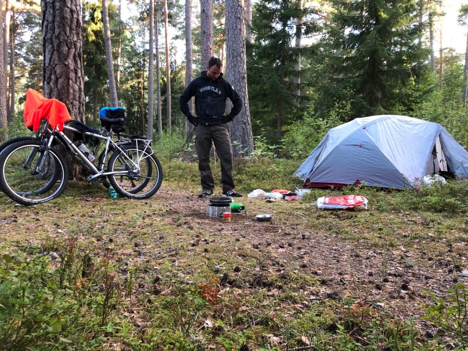 Finnland - Turku - Gekocht wurde natürlich klassisch mit Trangia und Gaskocher.