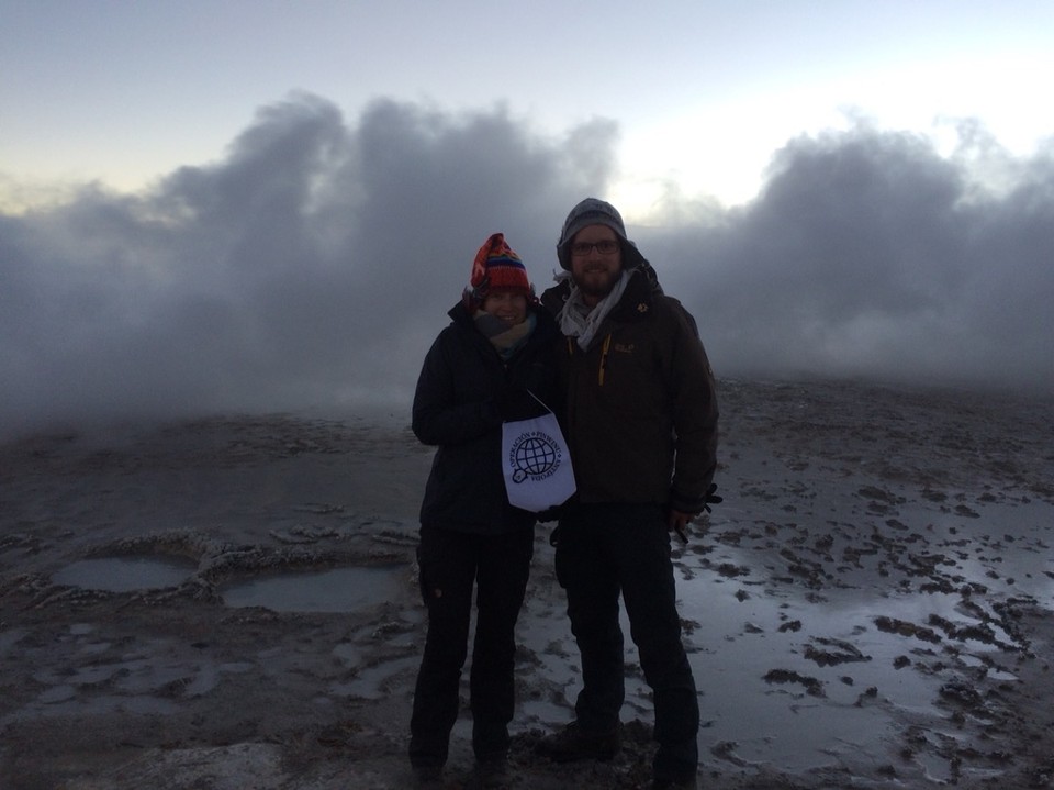 Bolivien - Salar de Uyuni - Geysire auf 4.800m bei arktischer Kälte und Wind, vor dem Sonnenaufgang, fauchend - extrem in jeder Hinsicht, "nicht von dieser Welt"