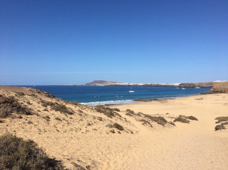  - Playa del Pozo - Überblick über den Strand auf dem Weg vom Parkplatz. 