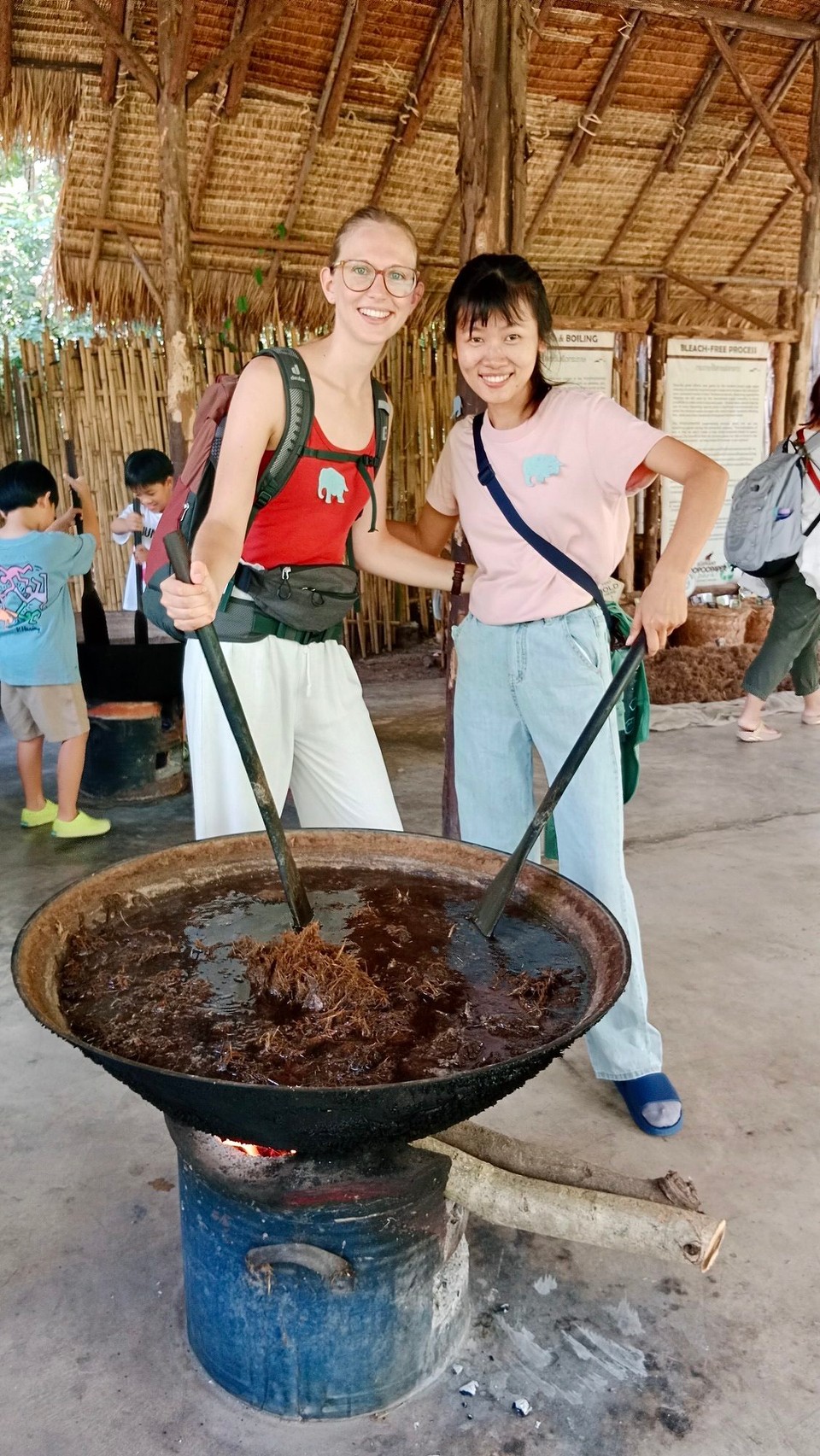 Thailand - Saraphi - Das Poopoo muss gekocht werden. 🧑‍🍳