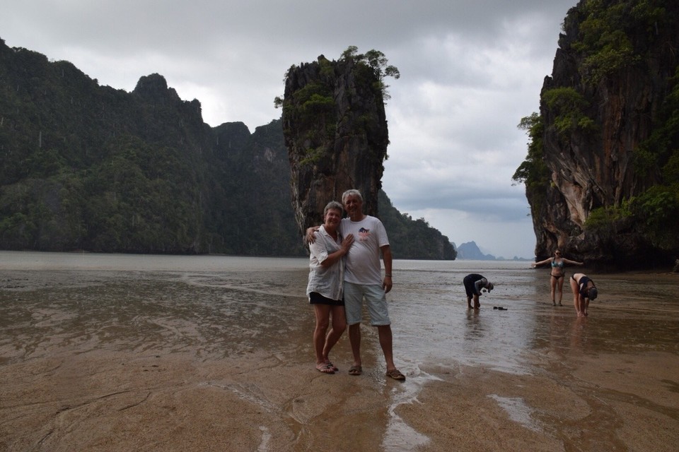 Thailand - Amphoe Takua Thung - Nein das wird nicht Teil 2, nur ein Erinnerungsfoto 🔫📸