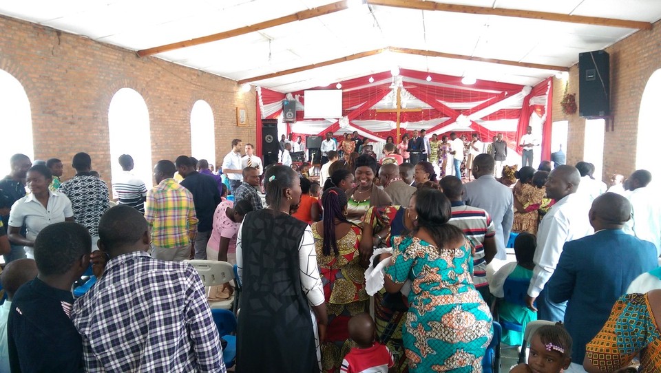 Demokratische Republik Kongo - Goma - Today is Church day.....wir wurden ziemlich cool begrüßt.....