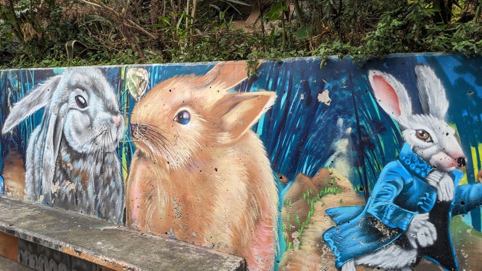 Kolumbien - Medellín - Geschichte hinter diesem Bild: wenn sich ein Pärchen zwischen die zwei Häschen stellt und ein Foto macht, bekommt es im darauffolgenden Jahr ein Kind. 
Gut dass ich hier nicht aus Versehen geschwängert werden kann ^^