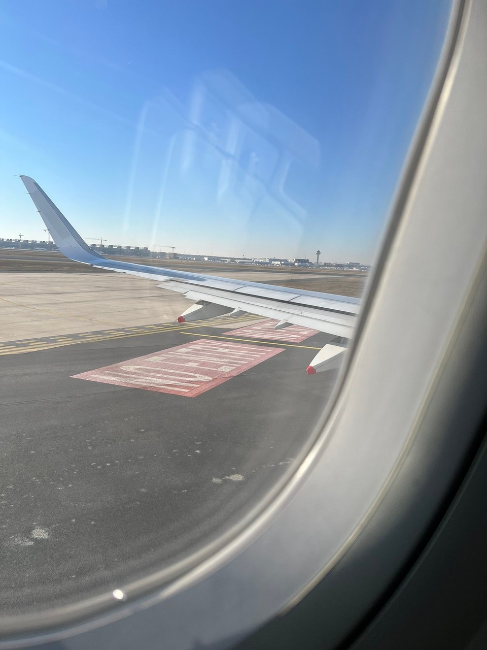 Deutschland - Frankfurt am Main - Taxi to runway 18 (Startbahn West)