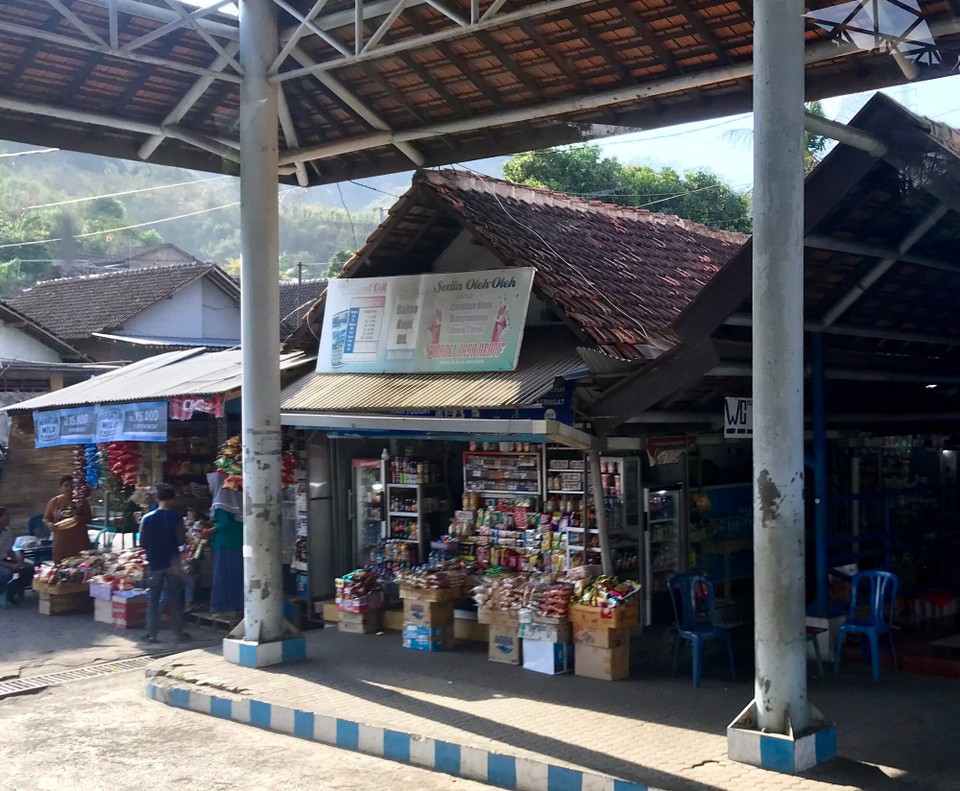 Indonesien - Genteng - Am Busbahnhof 