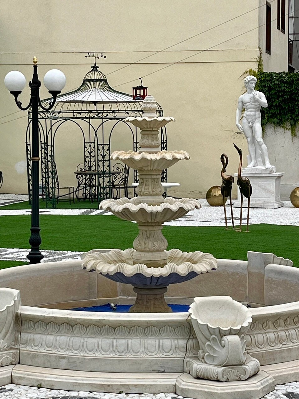 Italien - Brixen - Kunst im Privatgaeten