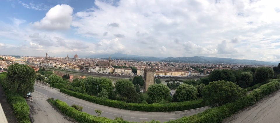 Italien - Florenz - ...und hier im Panaromamodus mit dem (krummen Fluss Arno)