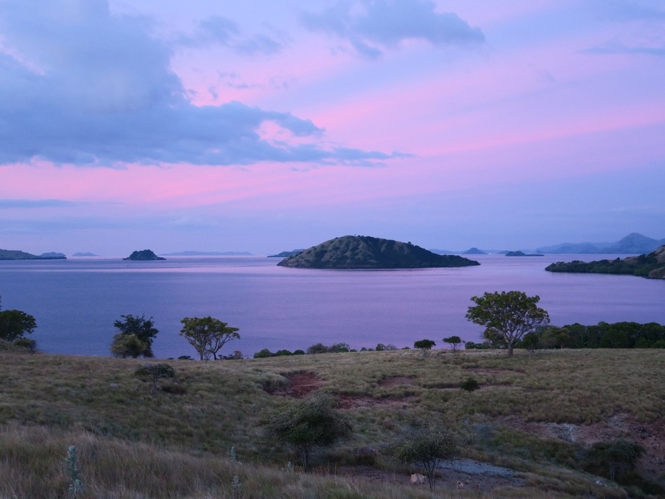 Indonesia - Komodo National Park - Couleurs incroyable de coucher de soleil