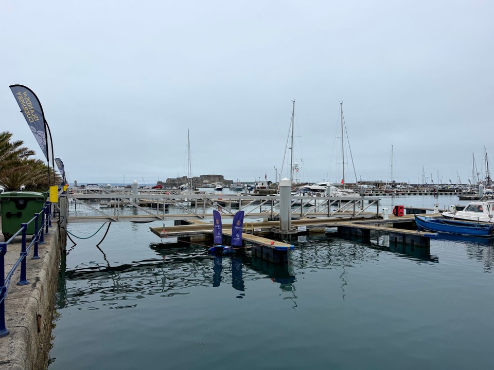 Vereinigtes Königreich - St Peter Port - Hafen St. Peter Port bei Flut